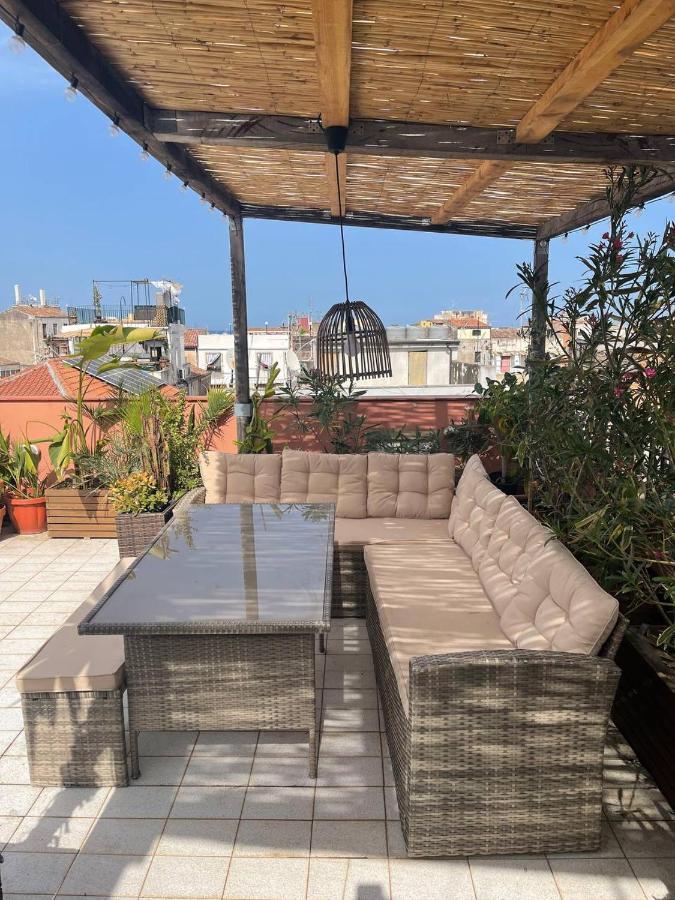 Follow The Sun - Rooftop Terrace Gasthof Catania
